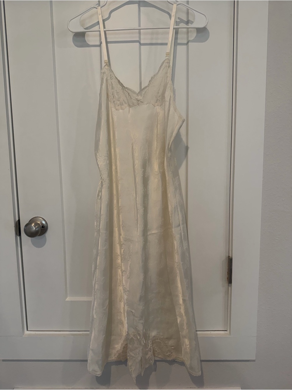 Vintage 60s-70s Barbizon Women's Cream Lace-Trim Satin Slip Dress